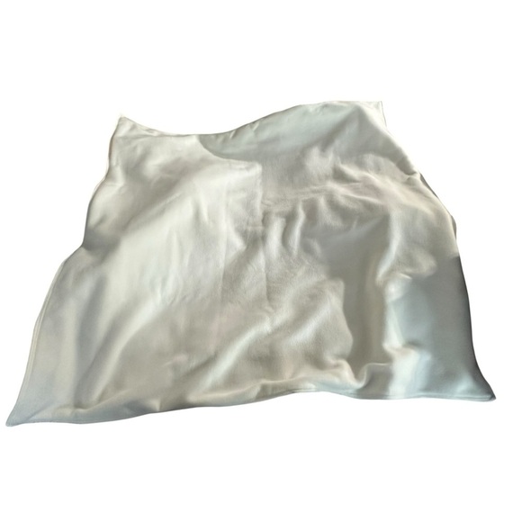 Cream Patterned Peter Rabbit Baby Blanket - Picture 2 of 3